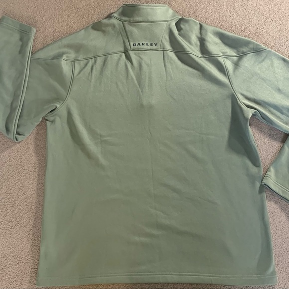 SOLD Oakley Green 1/4 Zip XL Golf Pullover - Picture 6 of 7